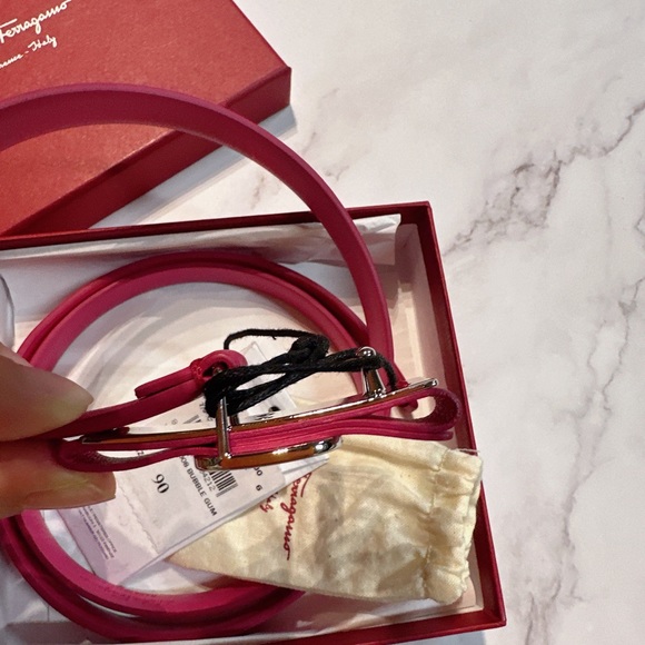 Salvatore ferragamo new with tag belt, made in Italy, size 90, come with box - Picture 3 of 7